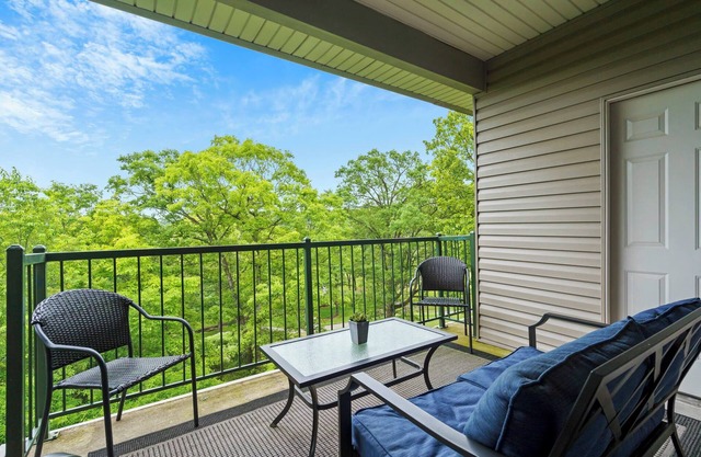 Holiday Ridge Retreat 10 | Holiday Hills Branson | Golf Resort | Outdoor pools