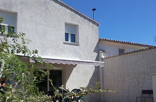 HOLIDAYS IN THE ROYANNAIS COUNTRY: 3 CH, 6 pers 550/650 € per week Large private garden