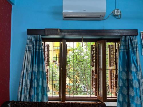 Home away from Home in city with Garden View
