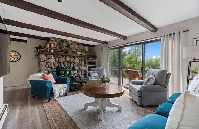 Home Away from Home with Mountain Views over Oxford Hills