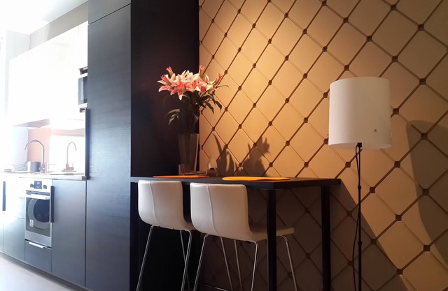 Home away from your home, Perfect for Couples,Walking distance to big malls