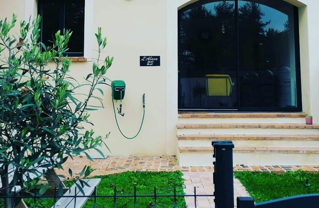 Homerez - House for 4 ppl. with garden and terrace at Sainte-Geneviève-lès-Gasny