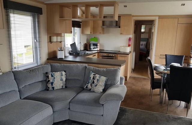 Home from home 2 bedrooms 4 berth family friendly