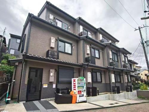 Home in Kyoto kiyomizu, city walk 5 minutes Kiyomizu Temple, washmachine, kitchen, TV in room&bathroom