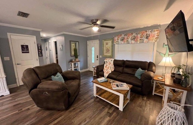 Home of the Manatees! A pet-friendly, two-bedroom bed and breakfast