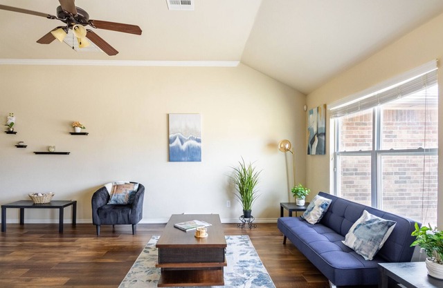 Home Sweet Getaway - Kitchen, Garage, & Backyard!