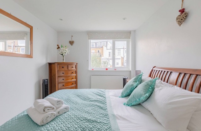 Homely 3BD House with Garden in Battersea