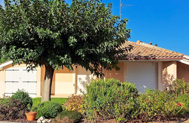 Homerez - House for 4 pers. with garden in Saint-Philippe-du-Seignal