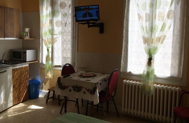 Homerez - Amazing studio for 2 ppl. with garden at Néris-les-Bains