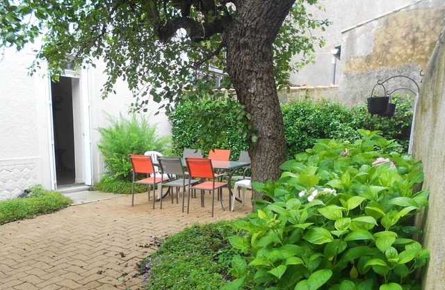 Homerez - Amazing house for 6 ppl. with garden and terrace at Airvault
