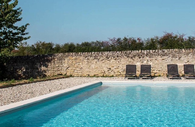 Homerez - Amazing villa for 24 ppl. with swimming-pool and garden at Volesvres