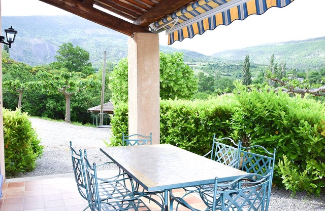 Homerez - Appartement for 6 ppl. with shared pool at La Roche-sur-le-Buis