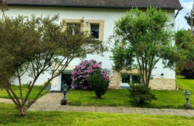 Homerez - Apartment for 2 ppl. with garden and terrace at Belle-Isle-en-Terre