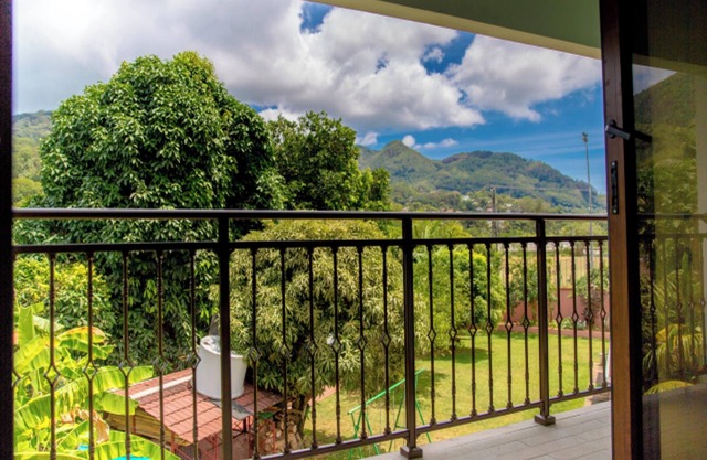 Homerez - Apartment Au Cap with view