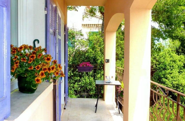 Homerez - Apartment with Terrace in La Garde