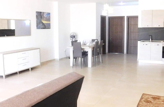 Homerez - Appartement for 4 ppl. with sea view and terrace at Għajnsielem