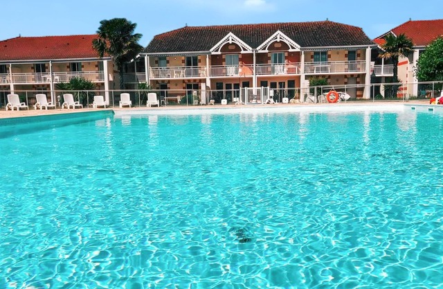 Homerez - Apt Verdon-sur-Mer, Shared Pool