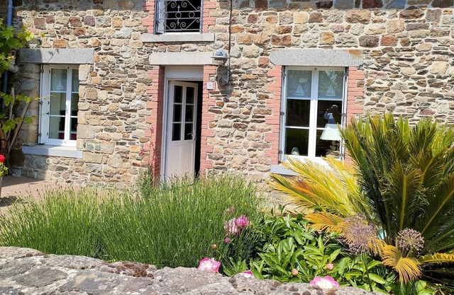 Homerez - Beautiful house for 4 ppl. with terrace at Le Vivier-sur-Mer