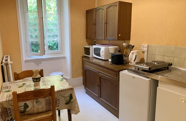 Homerez - Beautiful apartement for 2 ppl. with balcony at Néris-les-Bains