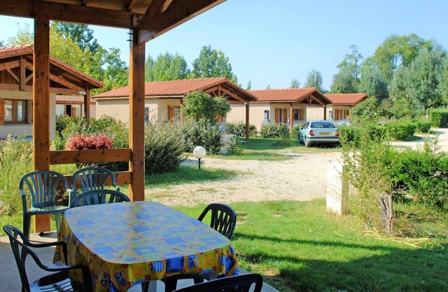 Homerez - Beautiful house for 6 ppl. with shared pool and terrace at Estang