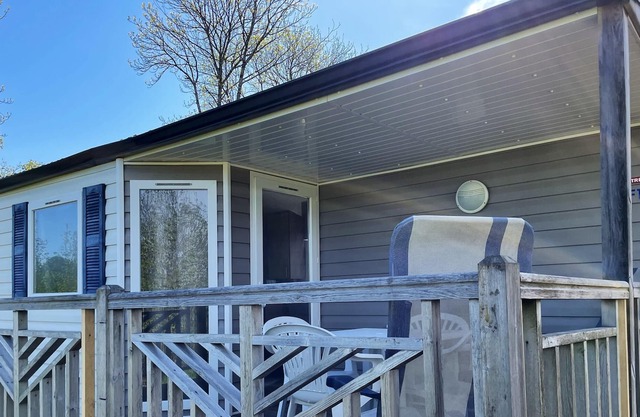 Homerez - Bungalow for 4 ppl. with shared pool and terrace at Argences-en-Aubrac