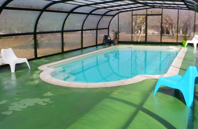 Homerez - Bungalow for 6 ppl. with shared pool and terrace at Méjannes-le-Clap