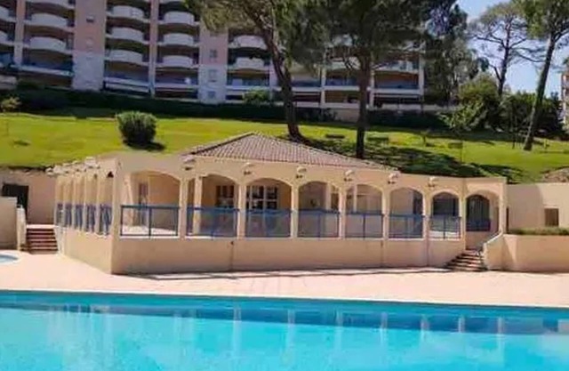 Homerez - Cannes Apartment w/pool