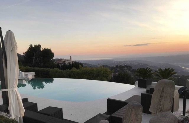 Homerez - Charming House in Aspremont with Private Pool