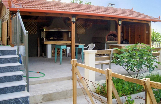 Homerez - Charming House with Mountain View in Manthirea