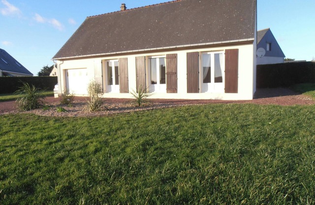 Homerez - Charming House in Portbail with Garden and Sea View