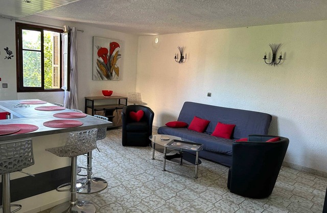 Homerez - Comfortable Apartment in Marignana