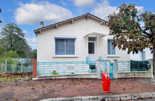 Homerez - Cosy apartment in Jonzac with 35 m² and private parking