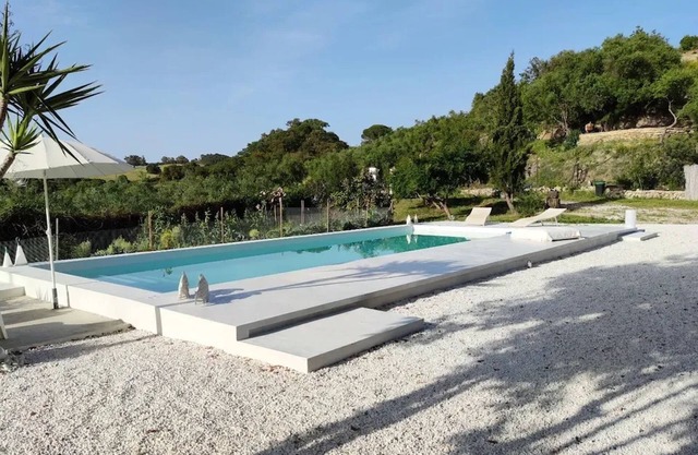 Homerez - Cozy Bungalow with Pool in Madrigueras