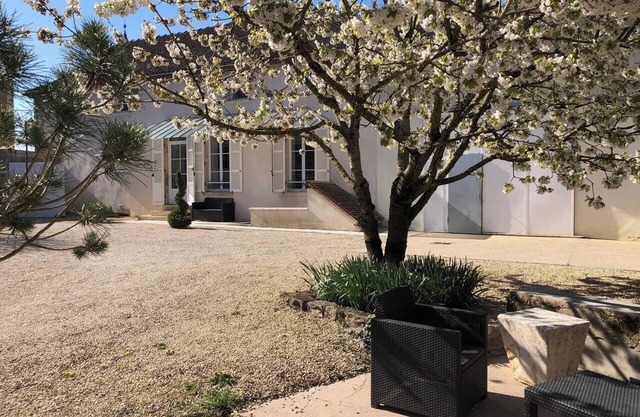Homerez - Elegant house in Meursault with fenced garden and fireplace