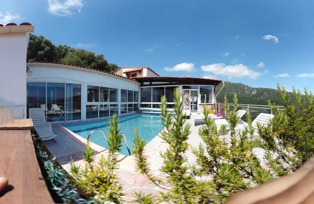 Homerez - Family-friendly Villa in Olmeto with Private Pool
