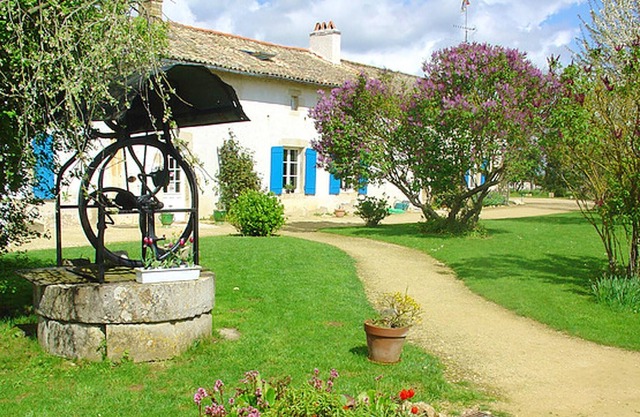 Homerez - Big house for 9 ppl. with shared pool at Saint-Vincent-la-Châtre