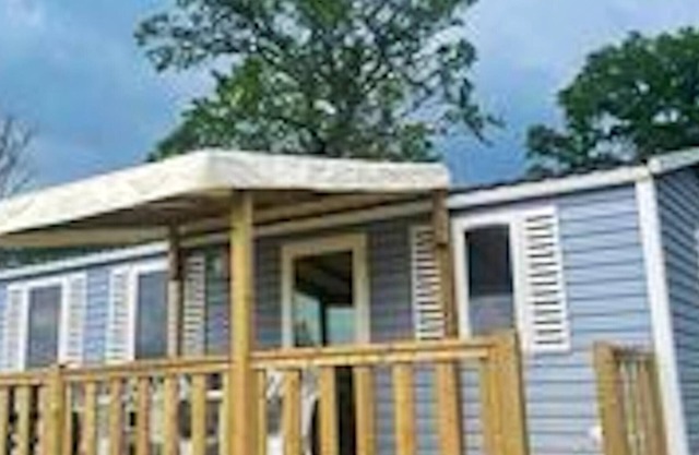 Homerez - Great bungalow for 6 people. with pool access in Argences en Aubrac