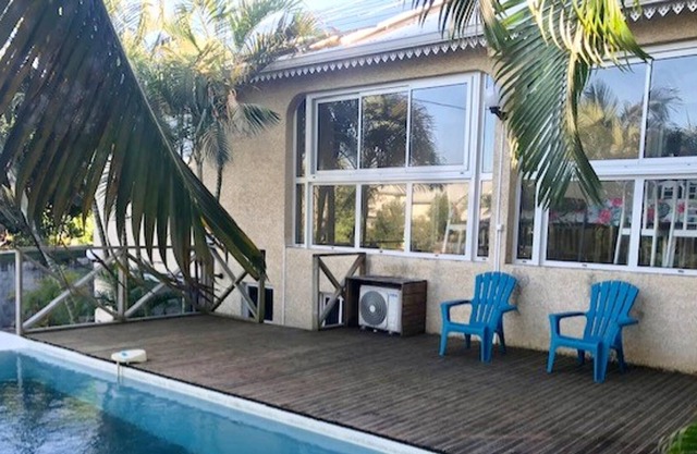 Homerez - House 1 km away from the beach with shared pool, jacuzzi and garden