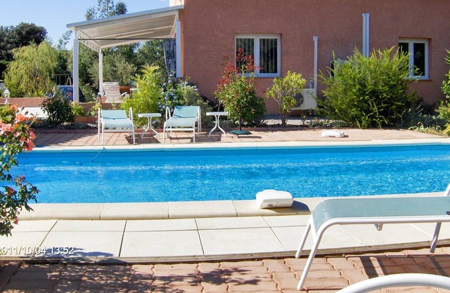 Homerez - House for 6 ppl. with swimming-pool, garden and terrace at Castelnou