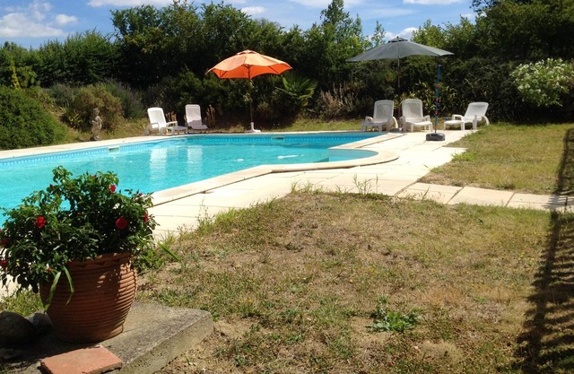 Homerez - Mansion for 10 ppl. with swimming-pool, garden and terrace at Cailhau