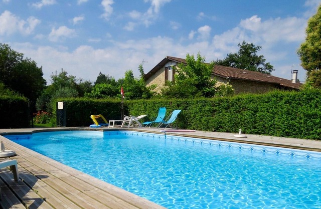Homerez - Nice appartement for 6 ppl. with shared pool and terrace at Blaignac