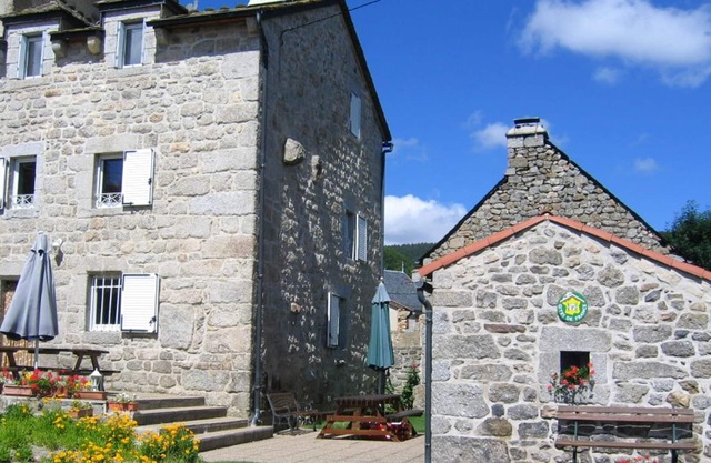 Homerez - Nice house for 6 ppl. with garden and terrace at Le Malzieu-Forain