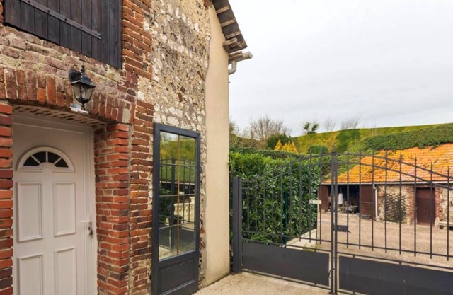 Homerez - Nice house with garden and terrace & Wifi