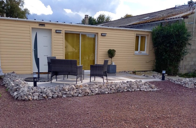 Homerez - Nice house for 4 ppl. with terrace at Embreville