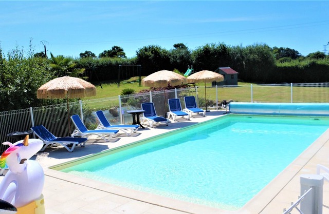 Homerez - Nice house for 4 ppl. with shared pool, garden and terrace at Nehou
