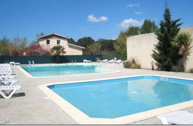 Homerez - Nice house for 6 ppl. with shared pool and terrace at Hourtin