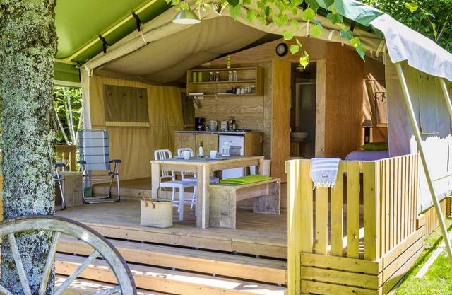 Homerez - Property for 4 ppl. with shared pool and terrace at Argences-en-Aubrac