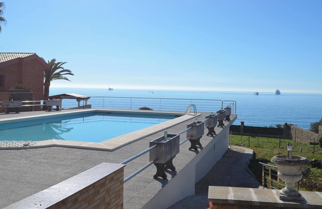 Homerez - Spacious Apartment in Tarragona + Pool