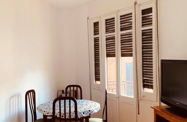 Homerez - Spacious appartement for 6 ppl. with terrace and balcony at Tortosa