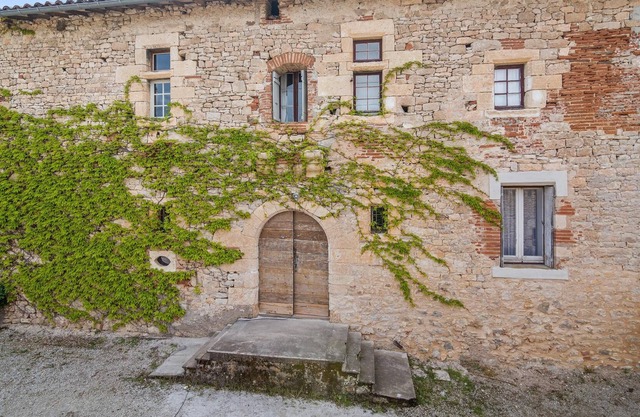 Homerez - Villa for 12 ppl. with swimming-pool, garden and terrace at Salies